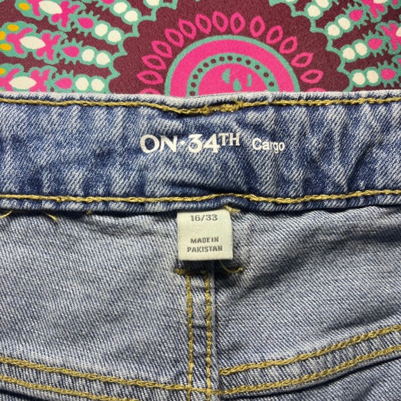 ON 34TH Cargo Jeans Women Size 16 33 Light Wash Wide Leg Denim Pants - Picture 5 of 6